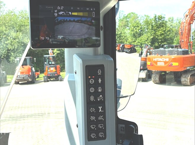 Hitachi ZW220-7