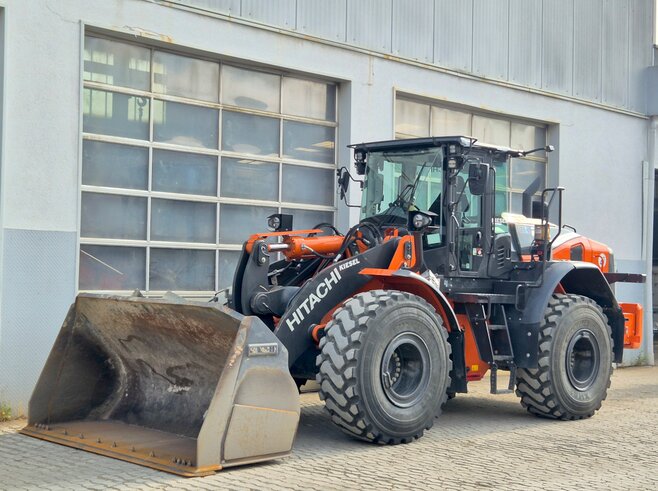 Hitachi ZW220-7