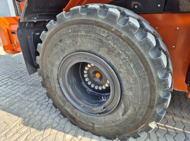 Hitachi ZW220-7