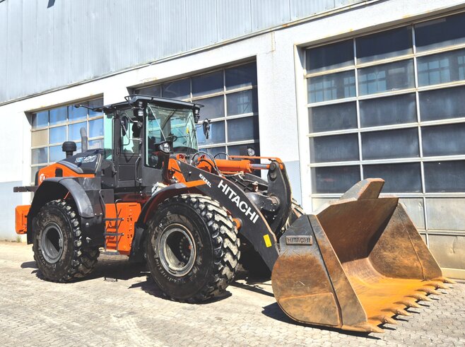 Hitachi ZW220-7