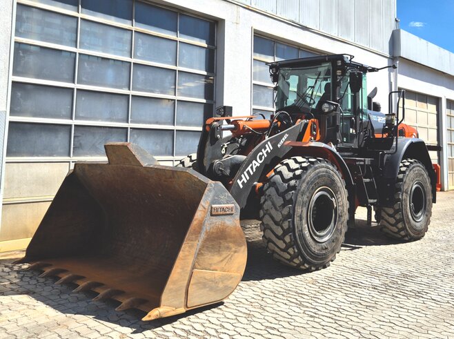 Hitachi ZW220-7