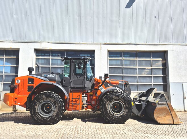 Hitachi ZW220-7