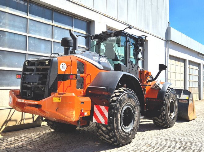 Hitachi ZW220-7