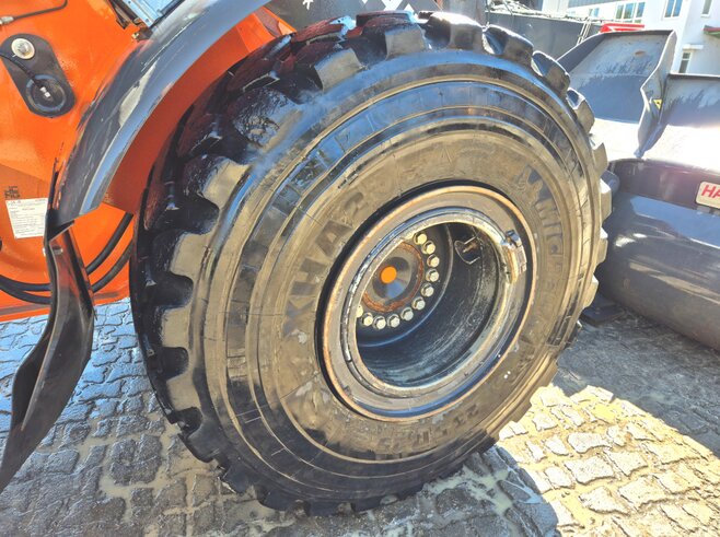 Hitachi ZW220-7