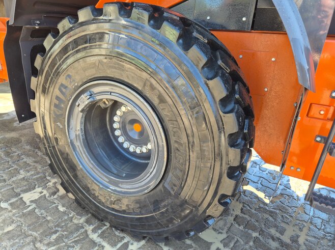 Hitachi ZW220-7