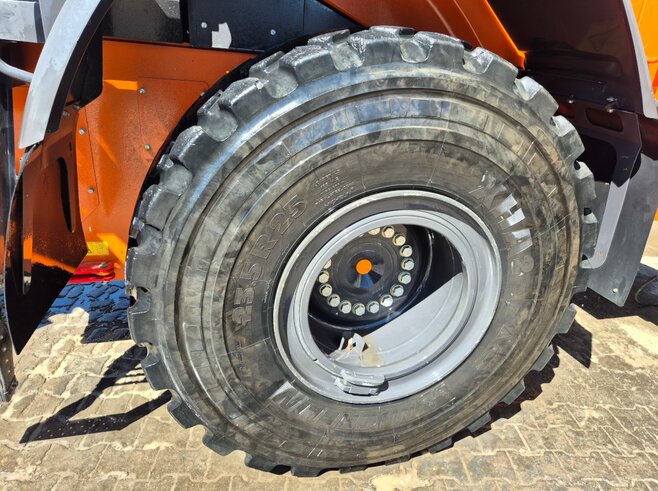 Hitachi ZW220-7