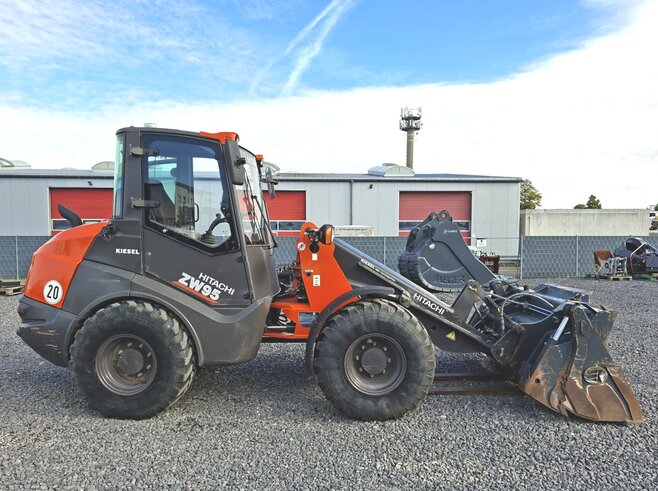 Hitachi ZW95-6
