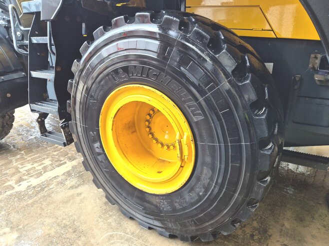 Komatsu WA380-8