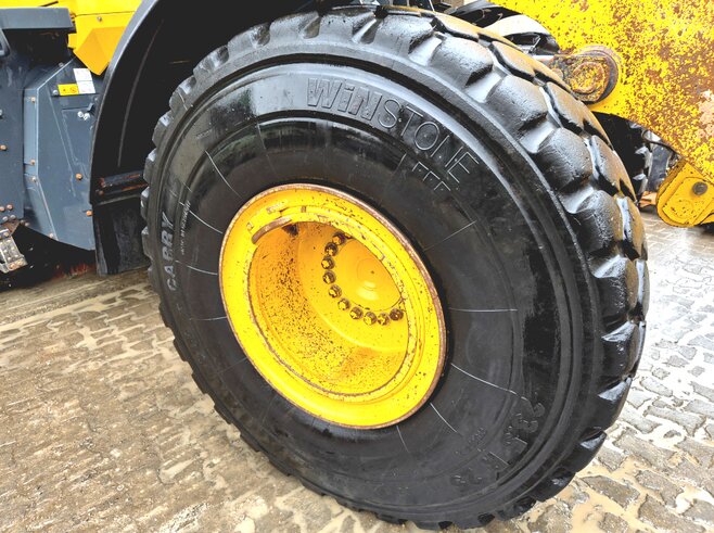 Komatsu WA380-8