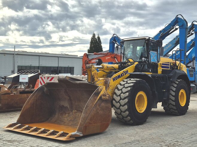 Komatsu WA475-10