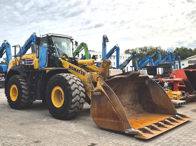 Komatsu WA475-10