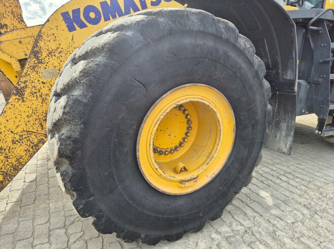 Komatsu WA475-10