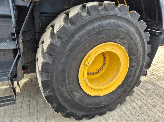 Komatsu WA475-10