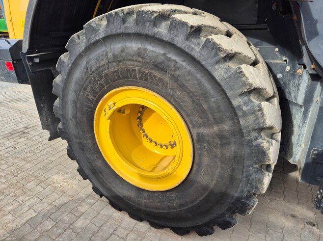 Komatsu WA475-10