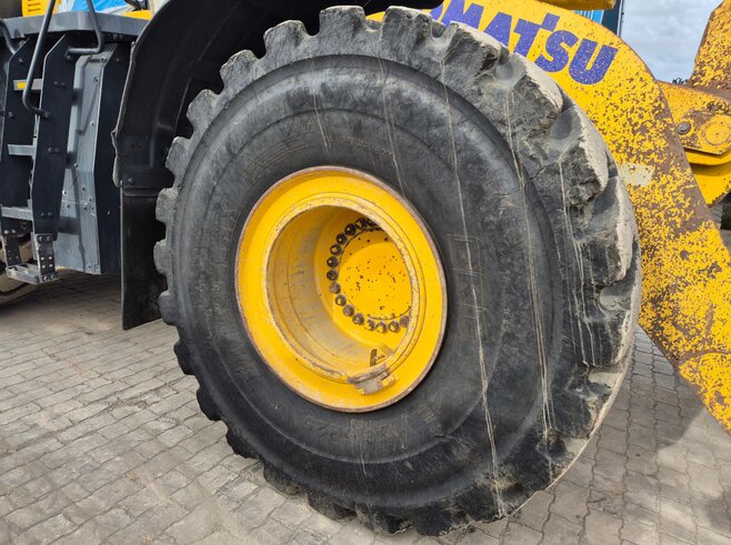 Komatsu WA475-10