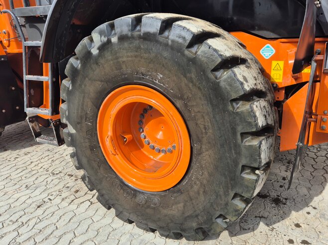 Hitachi ZW330-6