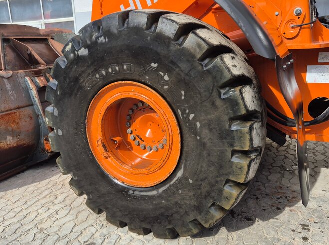 Hitachi ZW330-6