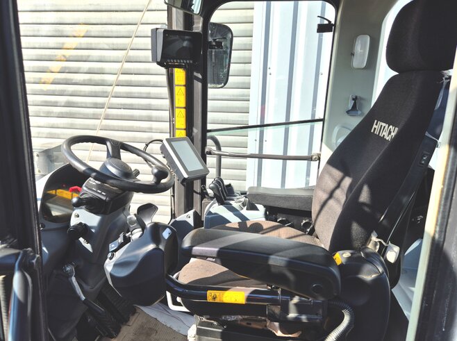 Hitachi ZW330-6