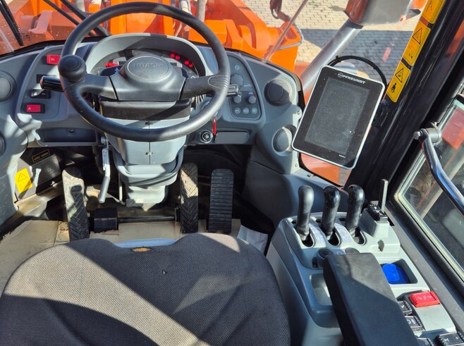 Hitachi ZW330-6