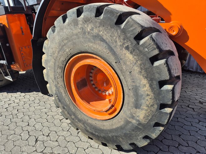 Hitachi ZW330-6
