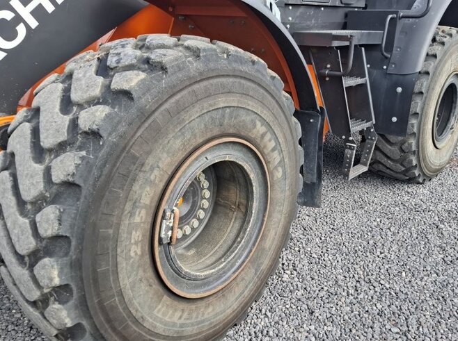 Hitachi ZW220-7