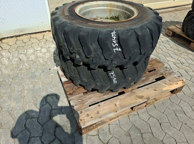Mitas Reifen mit Felge 12.5-20