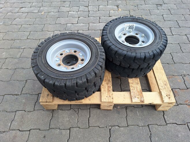 Giant Radlader Komplettradsatz, Vollgummi 4.00-8