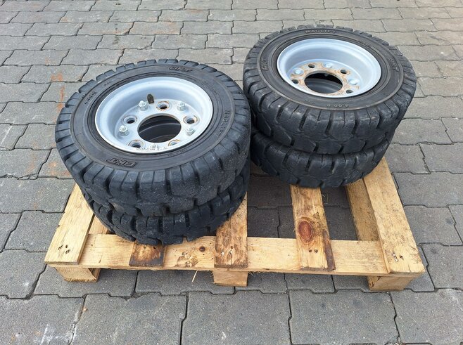 Giant Radlader Komplettradsatz, Vollgummi 4.00-8