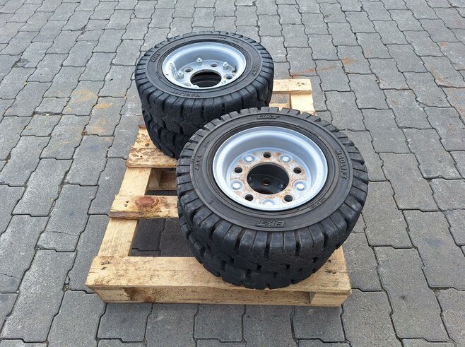 Giant Radlader Komplettradsatz, Vollgummi 4.00-8