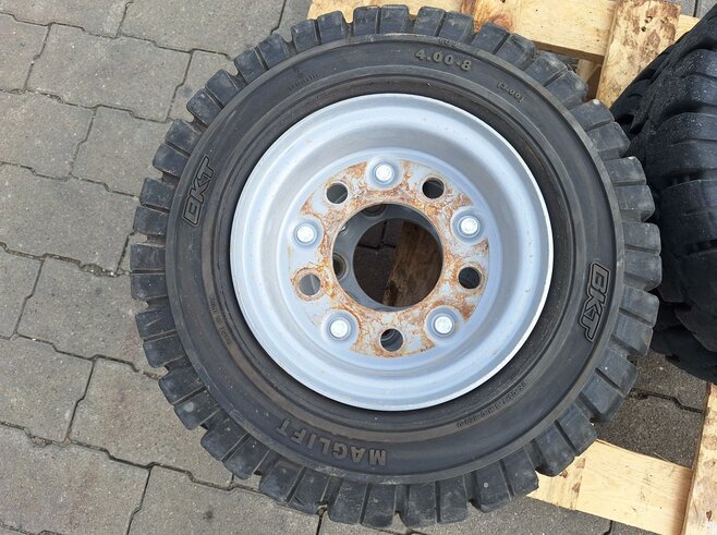 Giant Radlader Komplettradsatz, Vollgummi 4.00-8