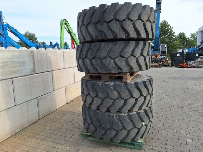 Reifensatz auf Felgen (4Stück)