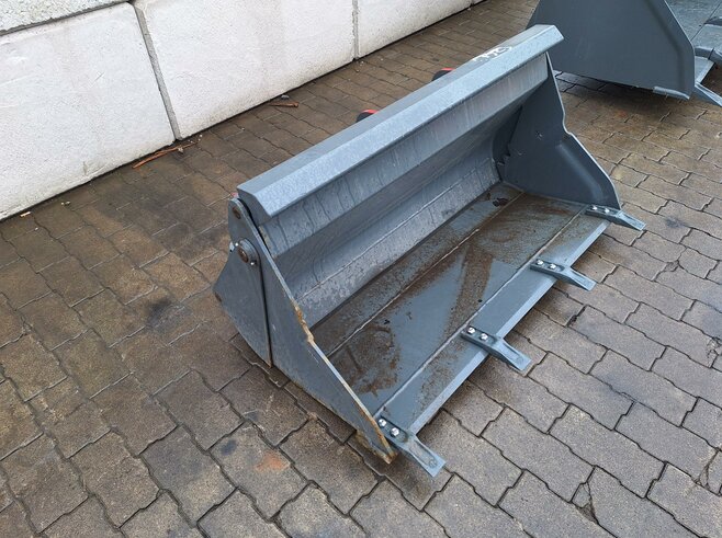 Kramer Mehrzweckschaufel (4 in 1) 1250 mm mit Zähnen