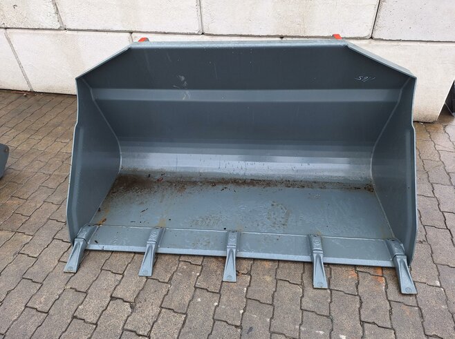 Kramer Erdbauschaufel 1650 mm mit Zähnen