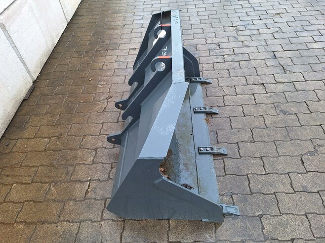 Kramer Erdbauschaufel 1250mm mit Zähnen
