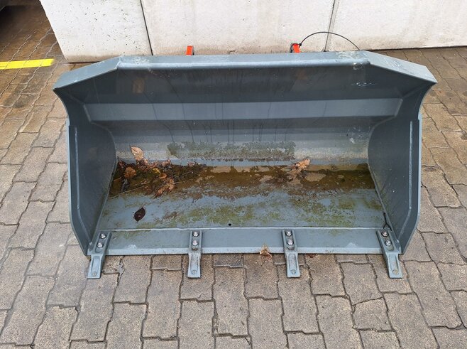 Kramer Erdbauschaufel 1250mm mit Zähnen