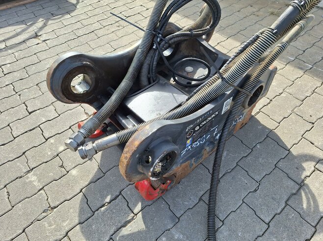 OilQuick  Vollhydraulischer Schnellwechsler OQ70-55