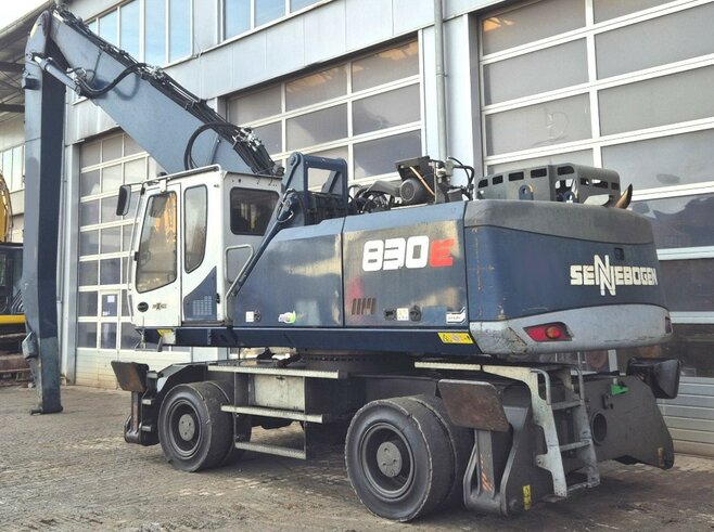 Sennebogen 830E