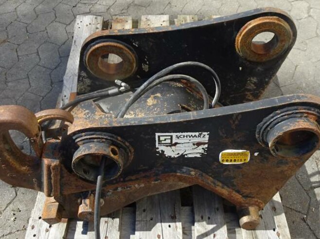 Schwarz Hydraulischer Schnellwechsler CW40S