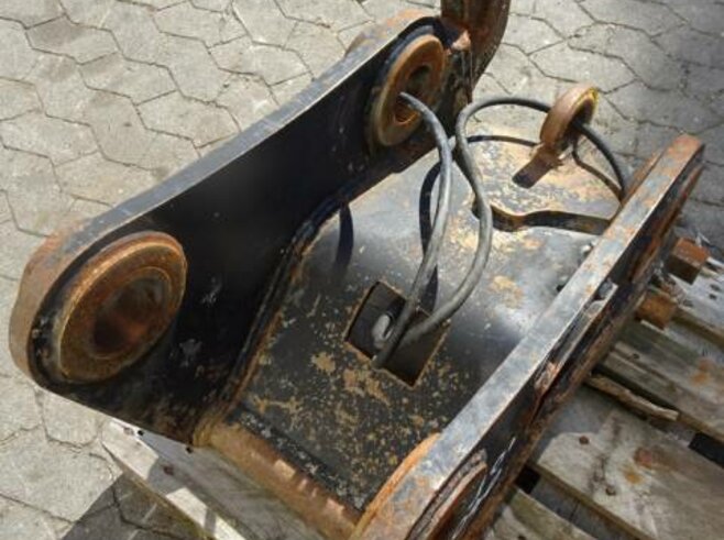 Schwarz Hydraulischer Schnellwechsler CW40S