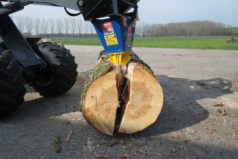 Giant Bohreinheit inkl. Kegelspalter und Baumstumpfbohrer