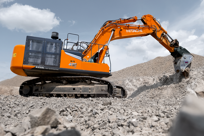 Hitachi  Der Hitachi ZX490-7 Großbagger