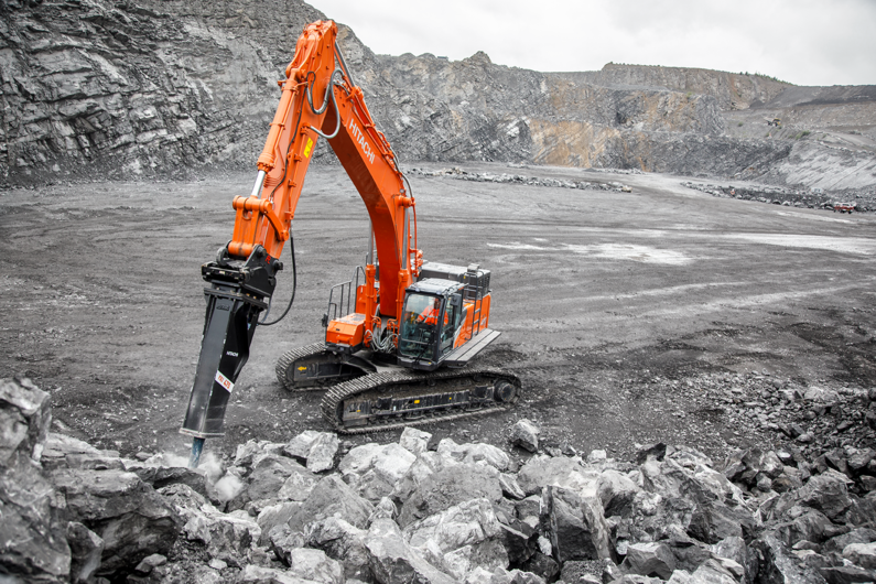 Hitachi  Der Hitachi ZX490-7 Großbagger