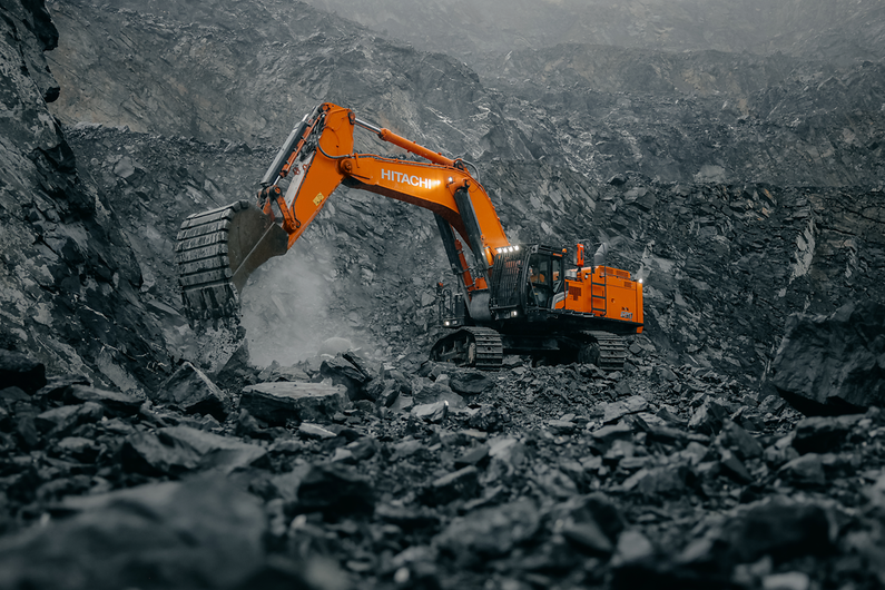 Hitachi  Der Hitachi ZX690-7 Großbagger