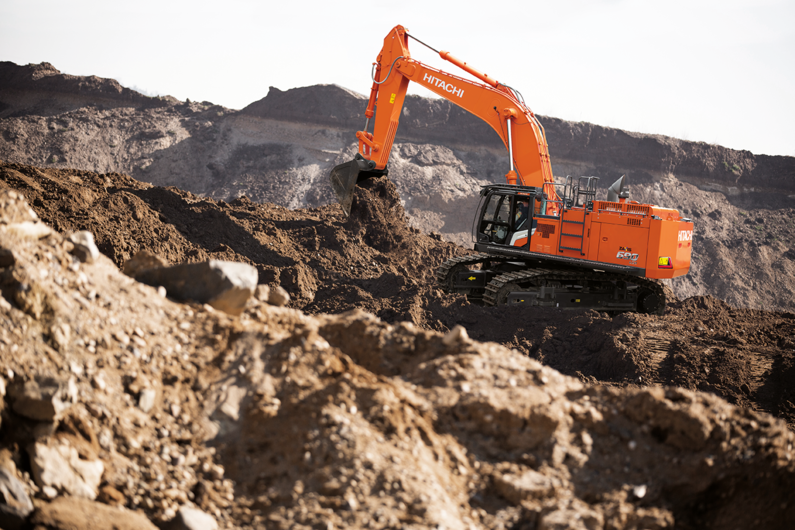 Hitachi  Der Hitachi ZX690-7 Großbagger