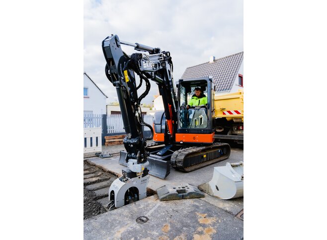 Fokus auf hydraulische Anbaugeräte