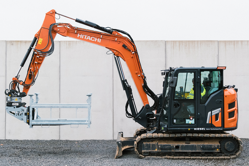 Hitachi  ZX95USB-7 MTC