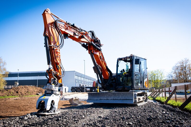Hitachi  Hitachi ZX95USB-7 VA MTC