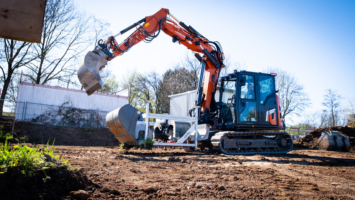 Hitachi  ZX95USB-7 VA MTC