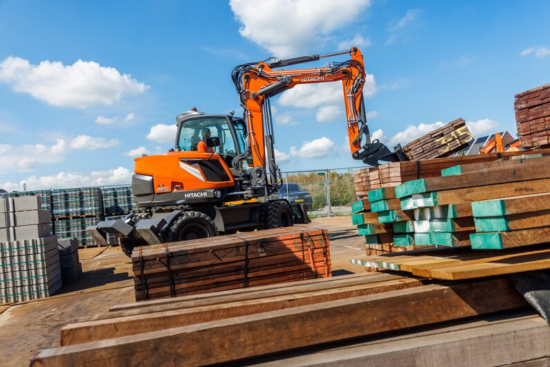 Hitachi  ZX95W-7
