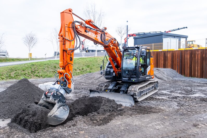 Hitachi  ZX135US-7B MTC Pro